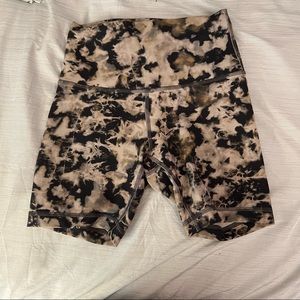 Brown and black tie dye lululemon biker shorts